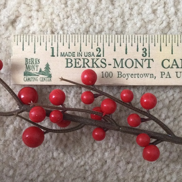 Bundle of Faux Berries - 26 stalks in multiple colors - Picture 9 of 12